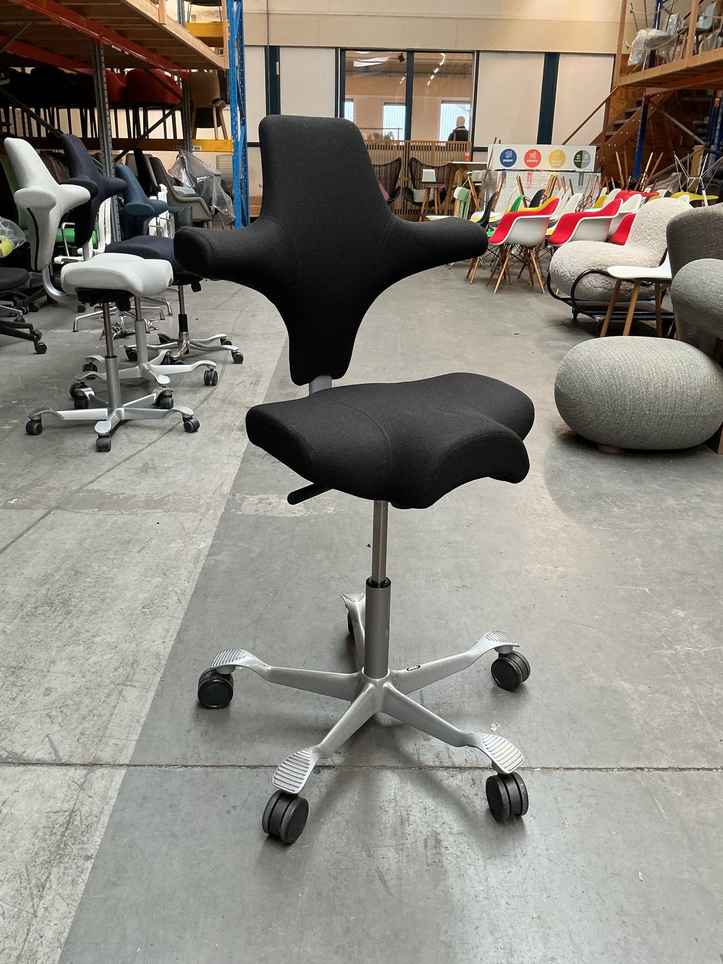 HAG Capisco 8106 Bureaustoel | Zithoogte 53 - 69 cm | Zwart | Grijs