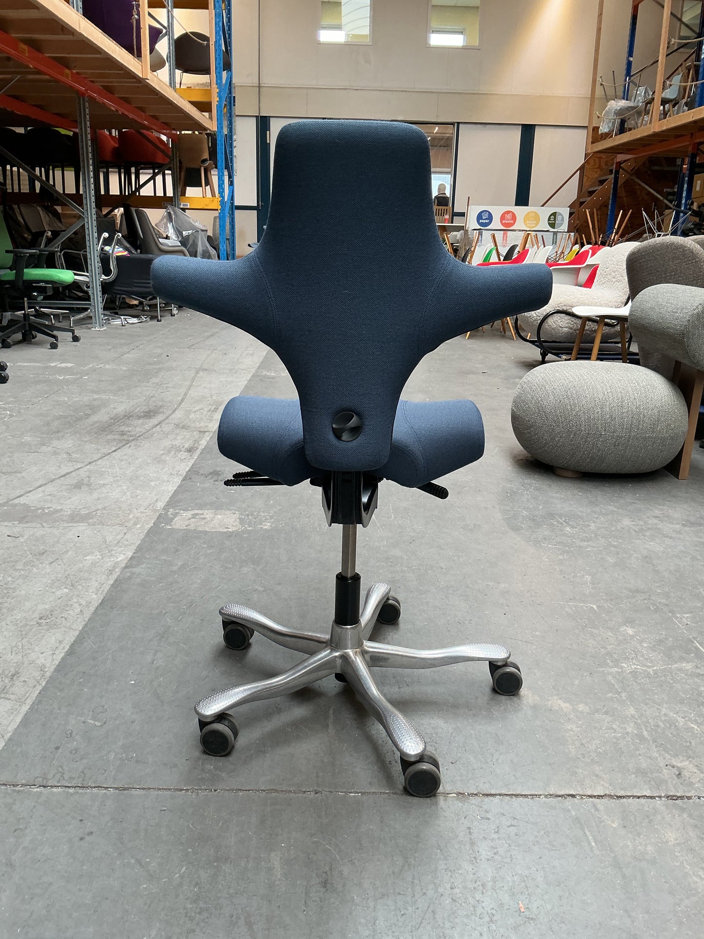 HAG Capisco 8106 Bureaustoel | Zithoogte 45 - 59 cm  | Blauw | Chroom
