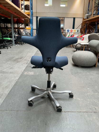 HAG Capisco 8106 Bureaustoel | Zithoogte 45 - 59 cm  | Blauw | Chroom