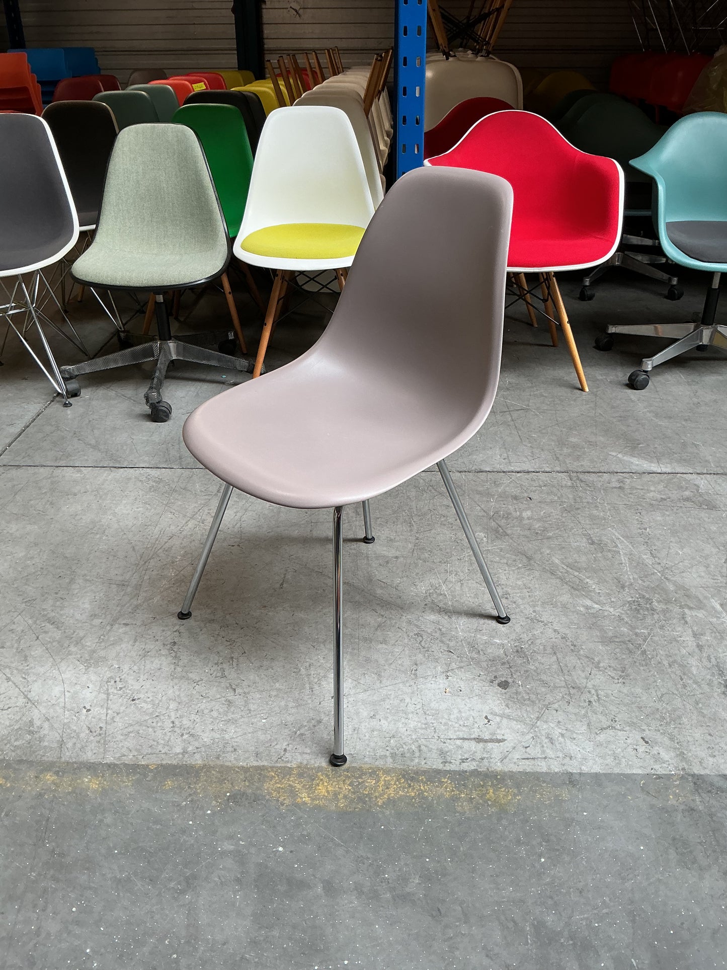 Vitra DSX Design Stoel | Taupe | Chroom