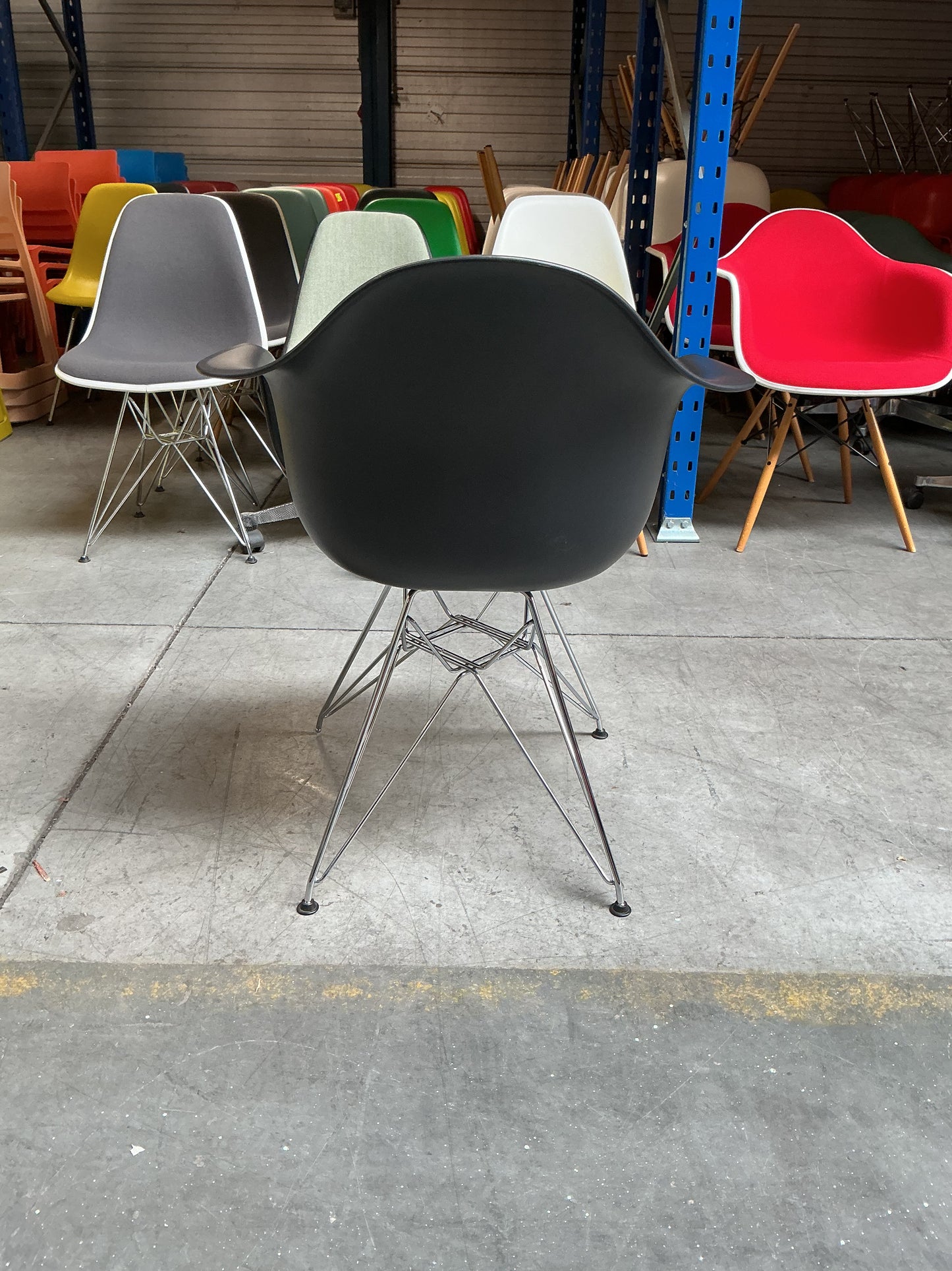 Vitra Eames DAR Design Stoel | Zwart | Chroom