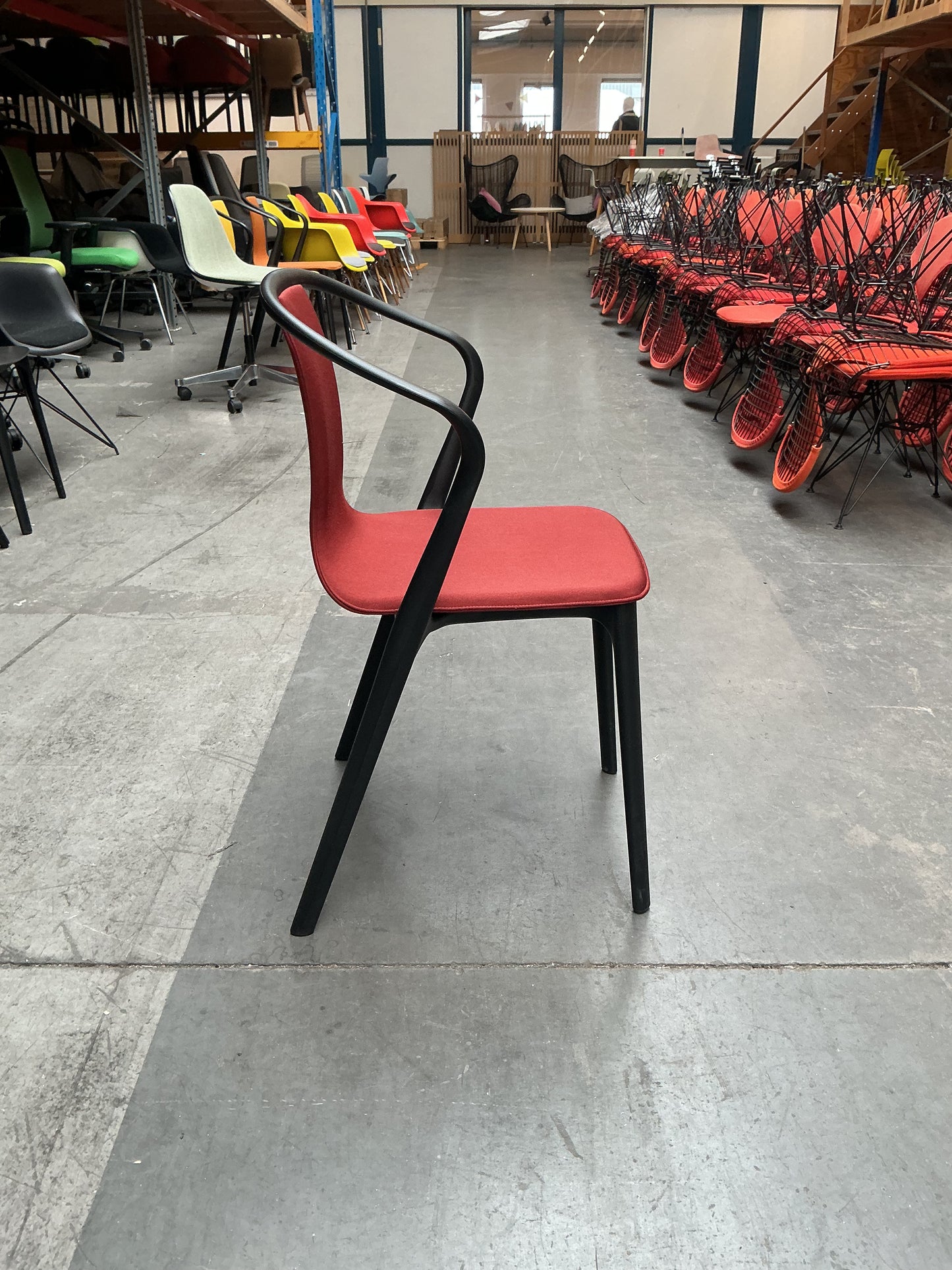 Vitra Belleville Chair Stoel | Kunststof | Rode Stof
