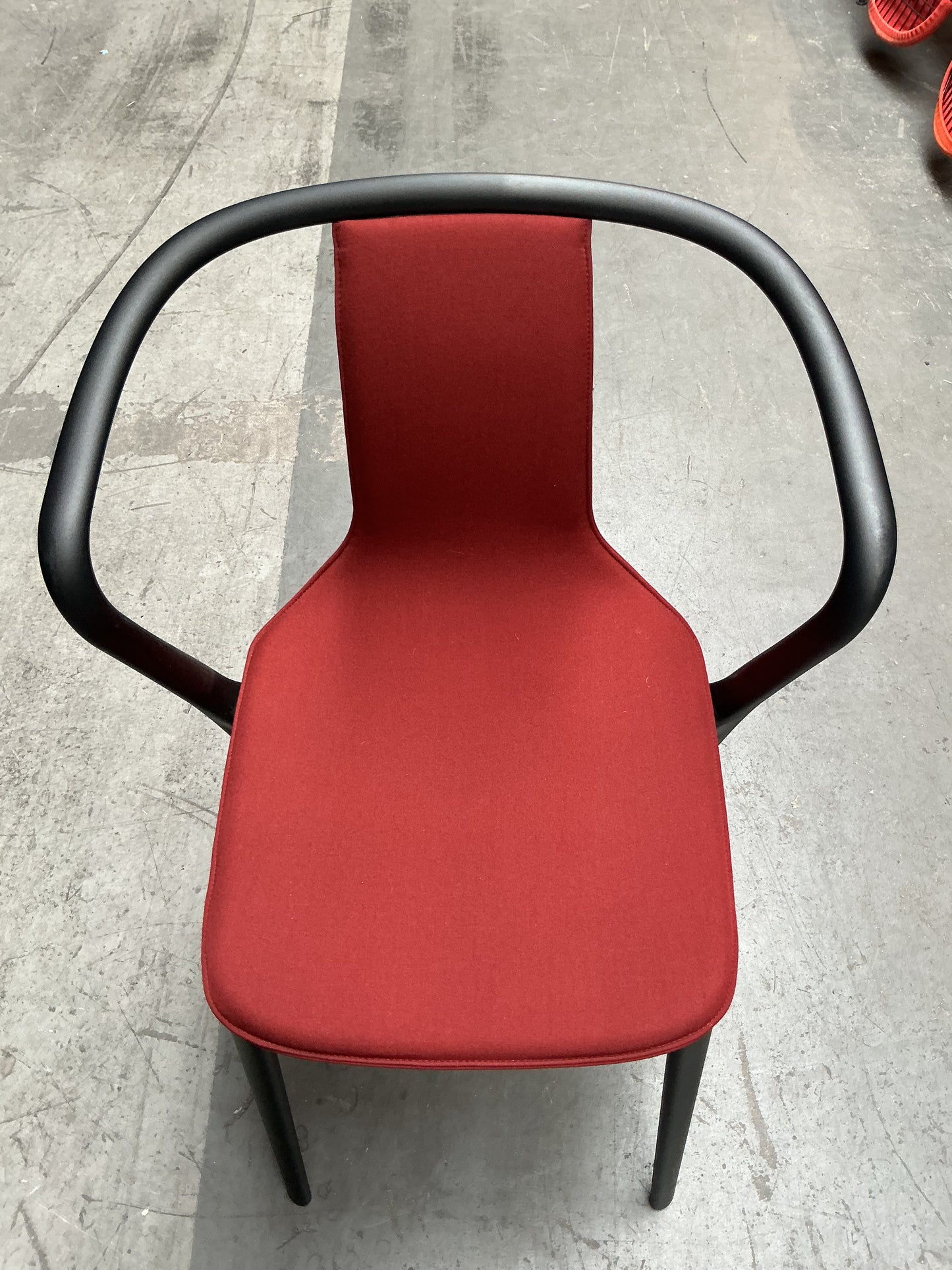 Vitra Belleville Chair Stoel | Kunststof | Rode Stof