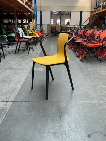 Vitra Belleville Chair Stoel | Kunststof | Gele Stof