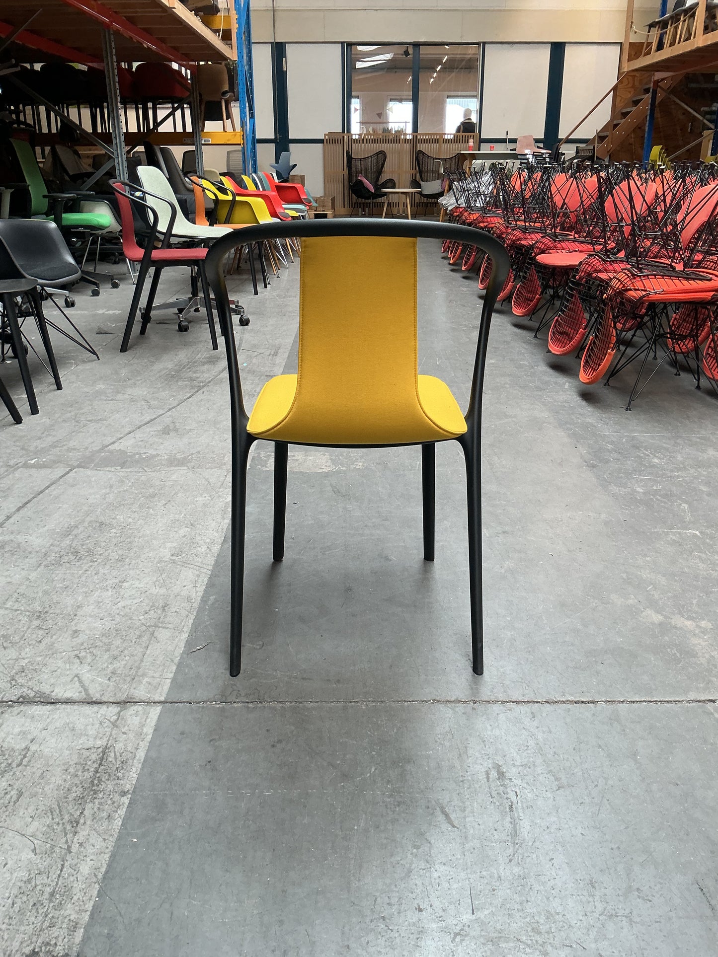 Vitra Belleville Chair Stoel | Kunststof | Gele Stof
