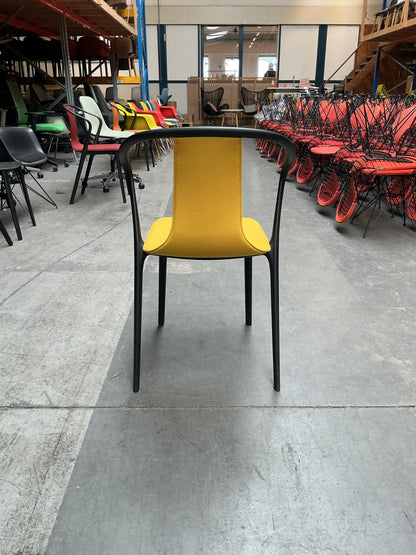 Vitra Belleville Chair Stoel | Kunststof | Gele Stof