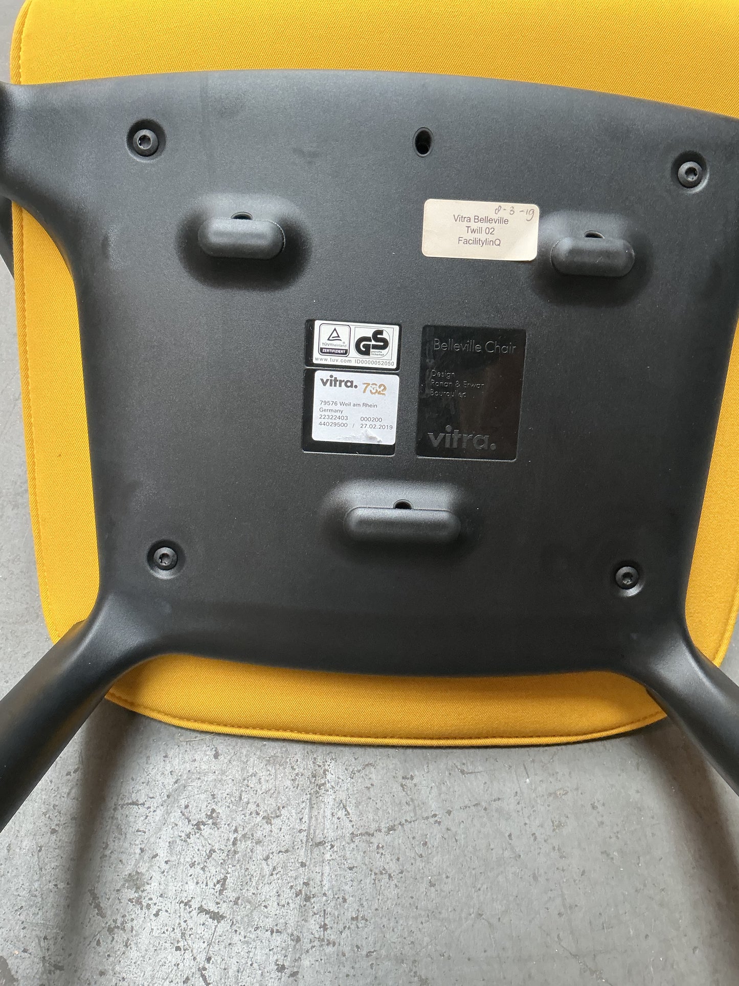 Vitra Belleville Chair Stoel | Kunststof | Gele Stof