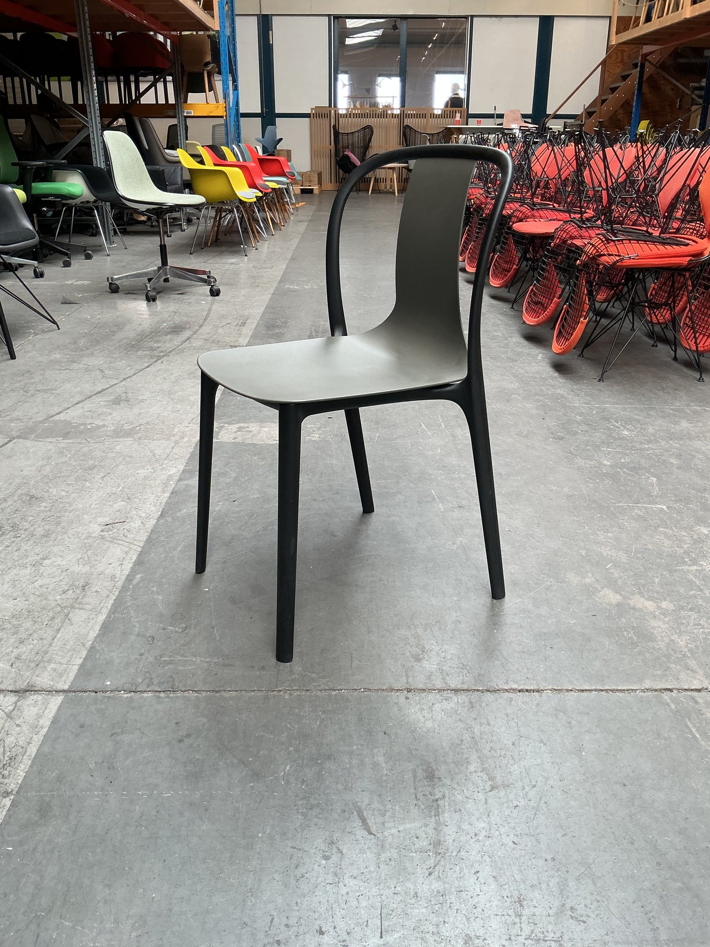 Vitra Belleville Chair |  Donker Grijs | Kunststof