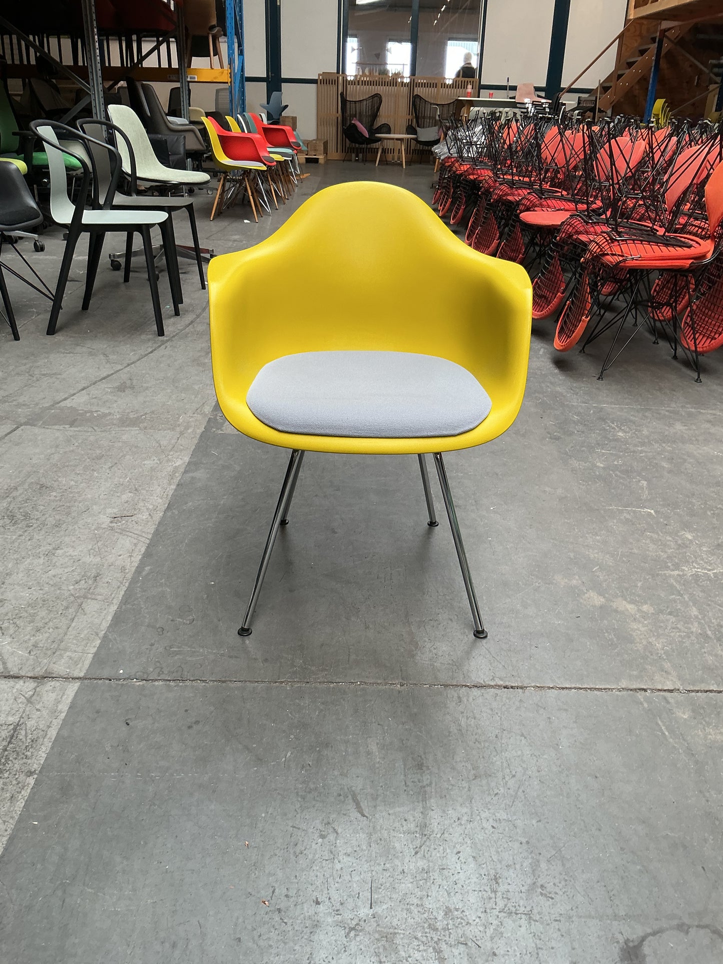 Vitra Eames DAX Design Stoel | Geel | Grijze Zitting