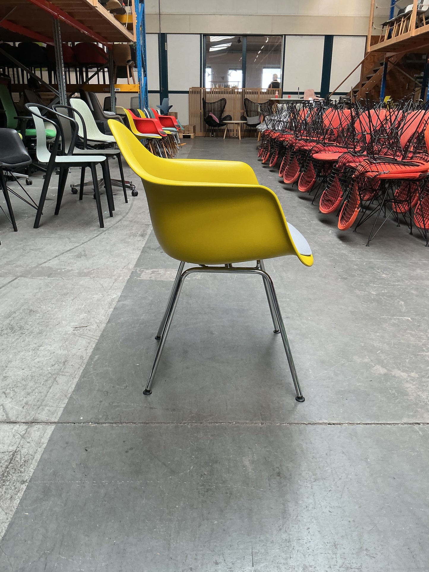 Vitra Eames DAX Design Stoel | Geel | Grijze Zitting