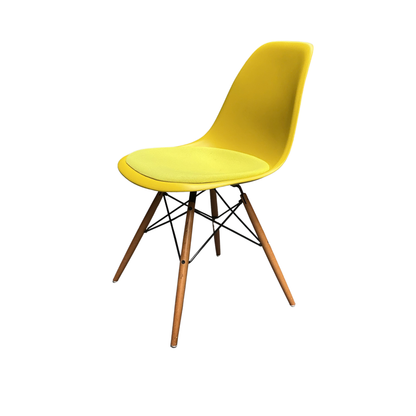 Vitra Eames Plastic Chair DSW | Eetkamerstoel | Geel | Gele Zitting | Essenhout
