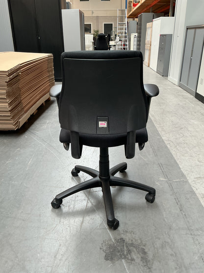 BMA Axia Bureaustoel | Refurbished | Nieuw Gestoffeerd | Lage Rug | Zwart