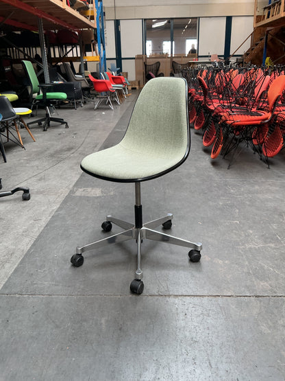 Vitra Eames PSCC Bureaustoel | Groen
