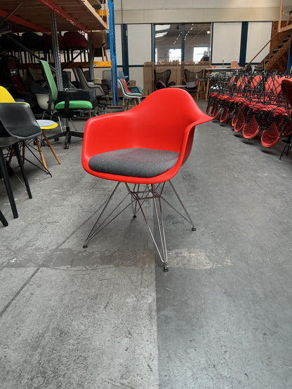 Vitra Eames Dar | Rood | Chroom | met zitkussen Grijs Gemêleerd