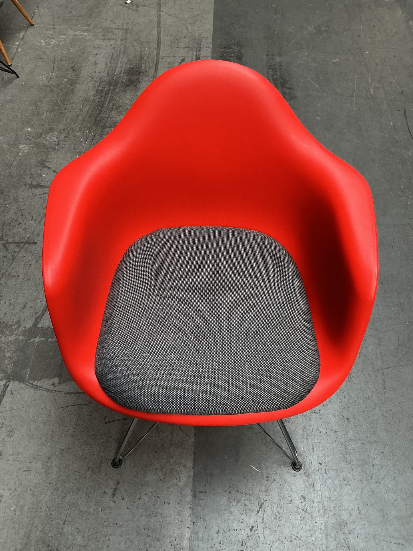 Vitra Eames Dar | Rood | Chroom | met zitkussen Grijs Gemêleerd