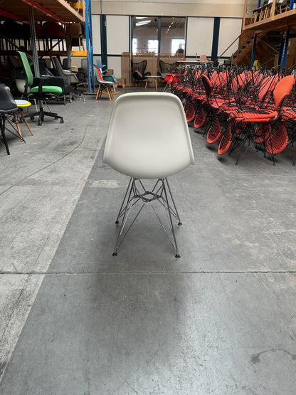 Vitra Eames DSR | Witte Kuip | Grijs gestoffeerd