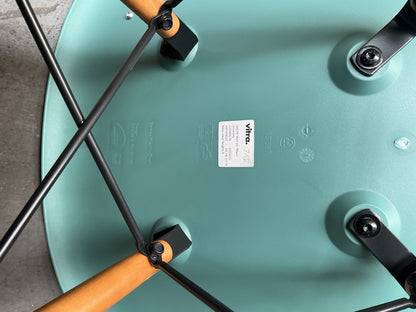 Vitra Eames Plastic Chair DSW | Eetkamerstoel | Groen | Stoffen Zitting | Essenhout