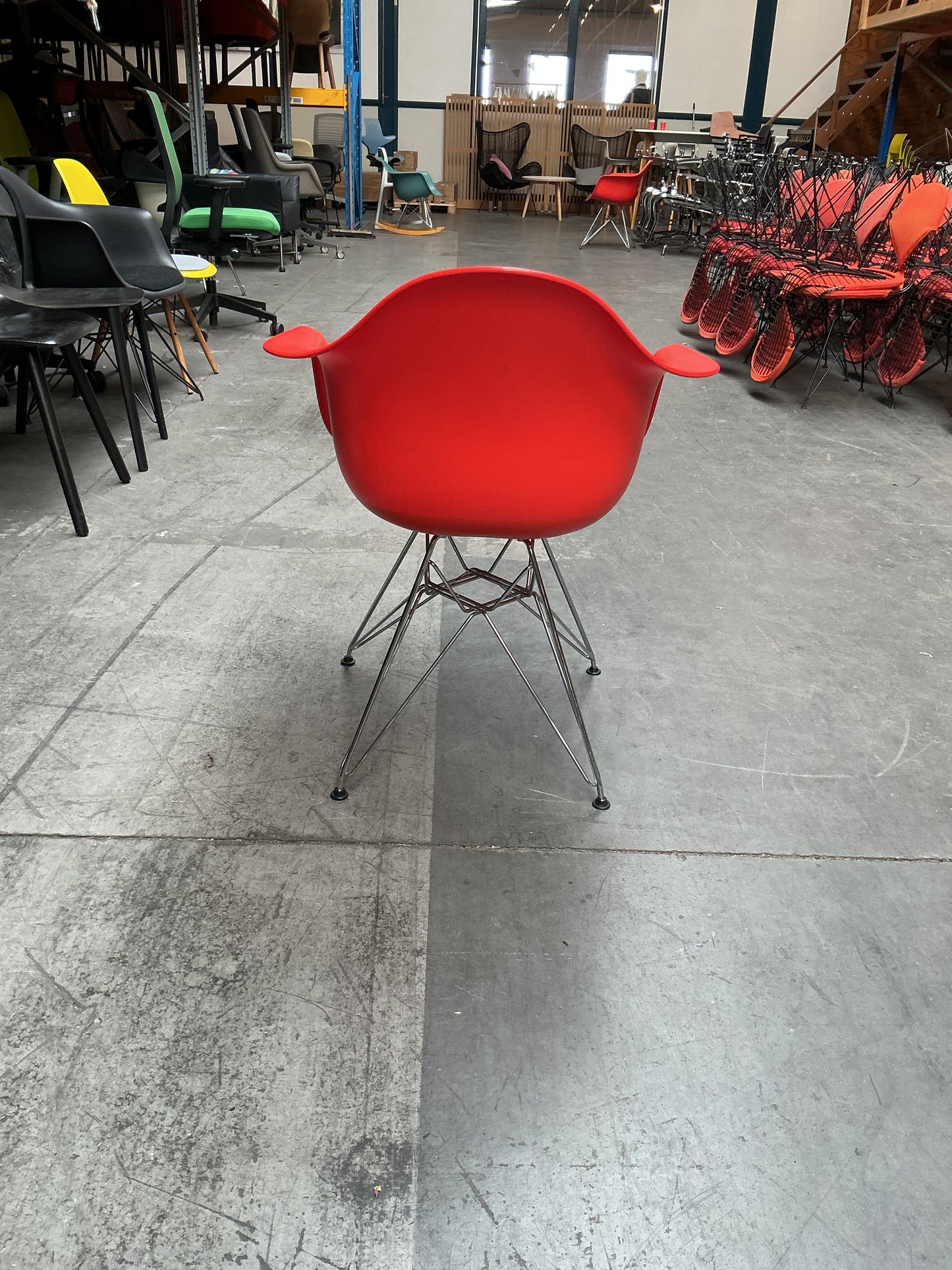 Vitra Eames DAR | Rood | Chroom | met zitkussen Grijs