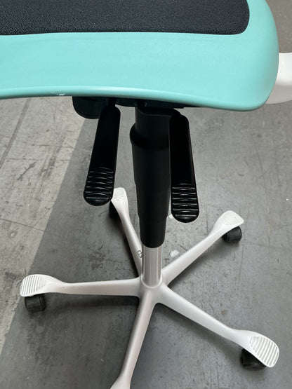 HAG Capisco 8020 Puls Bureaustoel | Zithoogte 57-82 cm | Zeegroen