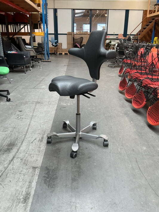 HAG Capisco 8106 Bureaustoel | Zithoogte 50-70 cm | Grijs Skai