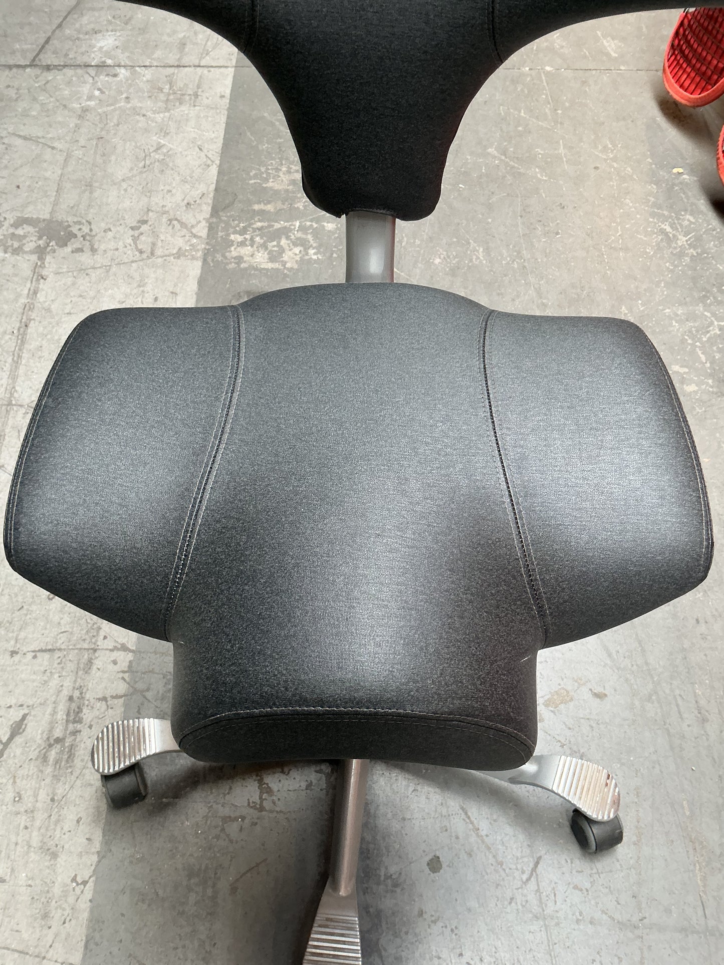 HAG Capisco 8106 Bureaustoel | Zithoogte 50-70cm | Grijs Skai