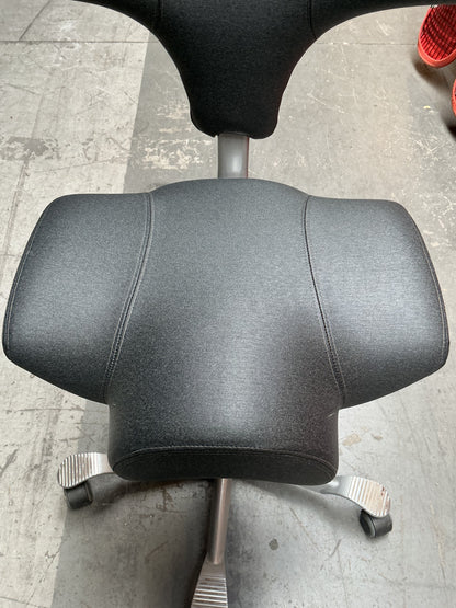 HAG Capisco 8106 Bureaustoel | Zithoogte 50-70cm | Grijs Skai
