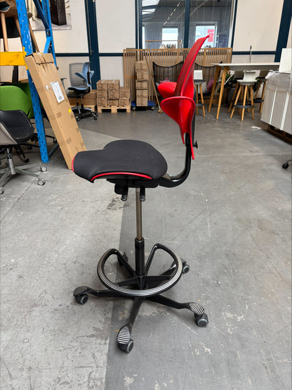 HAG Capisco Puls 8020 Bureaustoel | Zadelzit | Rood