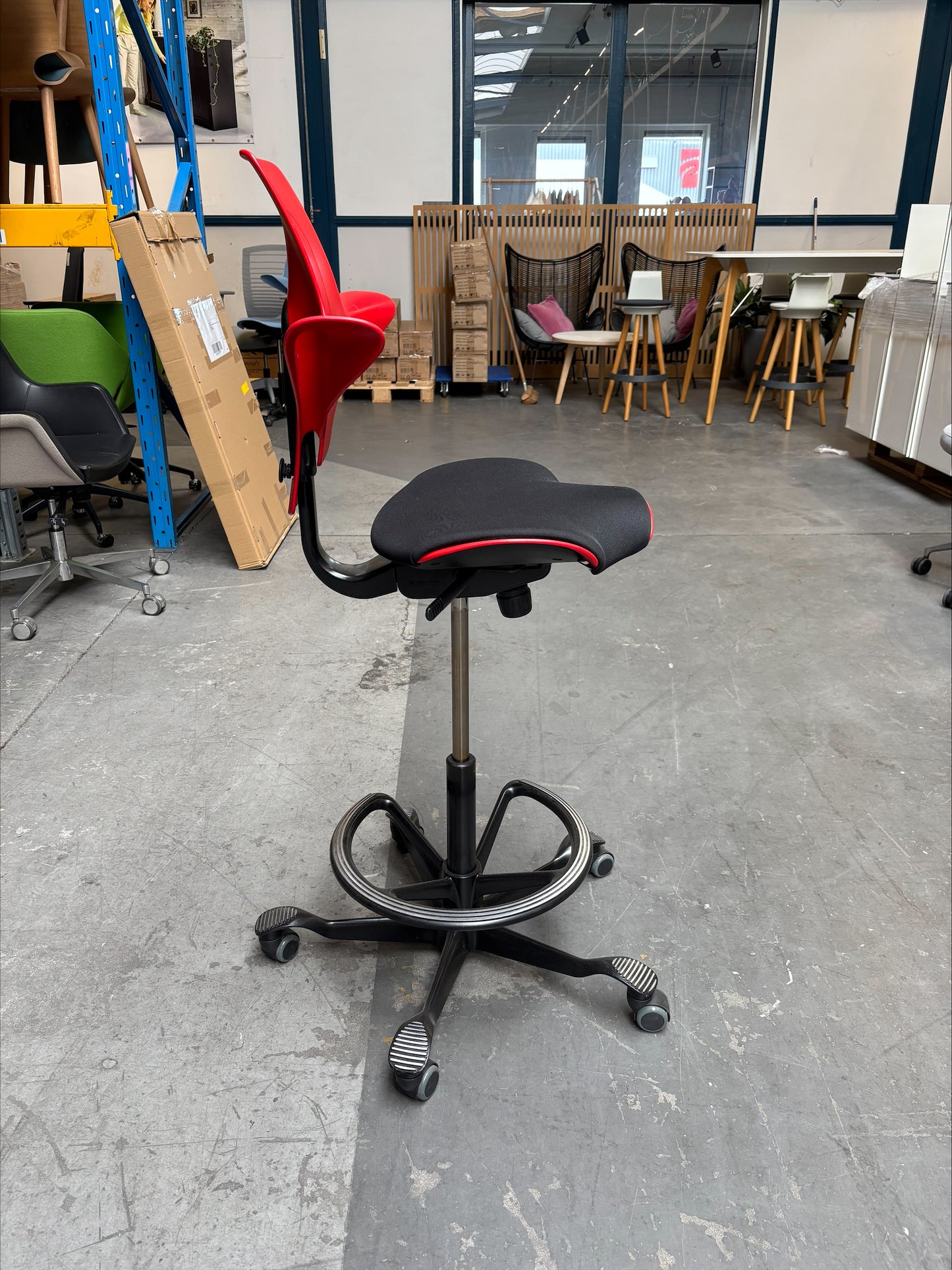 HAG Capisco Puls 8020 Bureaustoel | Zadelzit | Rood