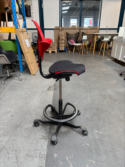 HAG Capisco Puls 8020 Bureaustoel | Zadelzit | Rood